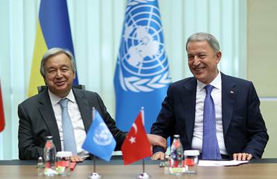 Millî Savunma Bakanı Hulusi Akar ve BM Genel Sekreteri Antonio Guterres Müşterek Koordinasyon Merkezinde İncelemelerde Bulundu